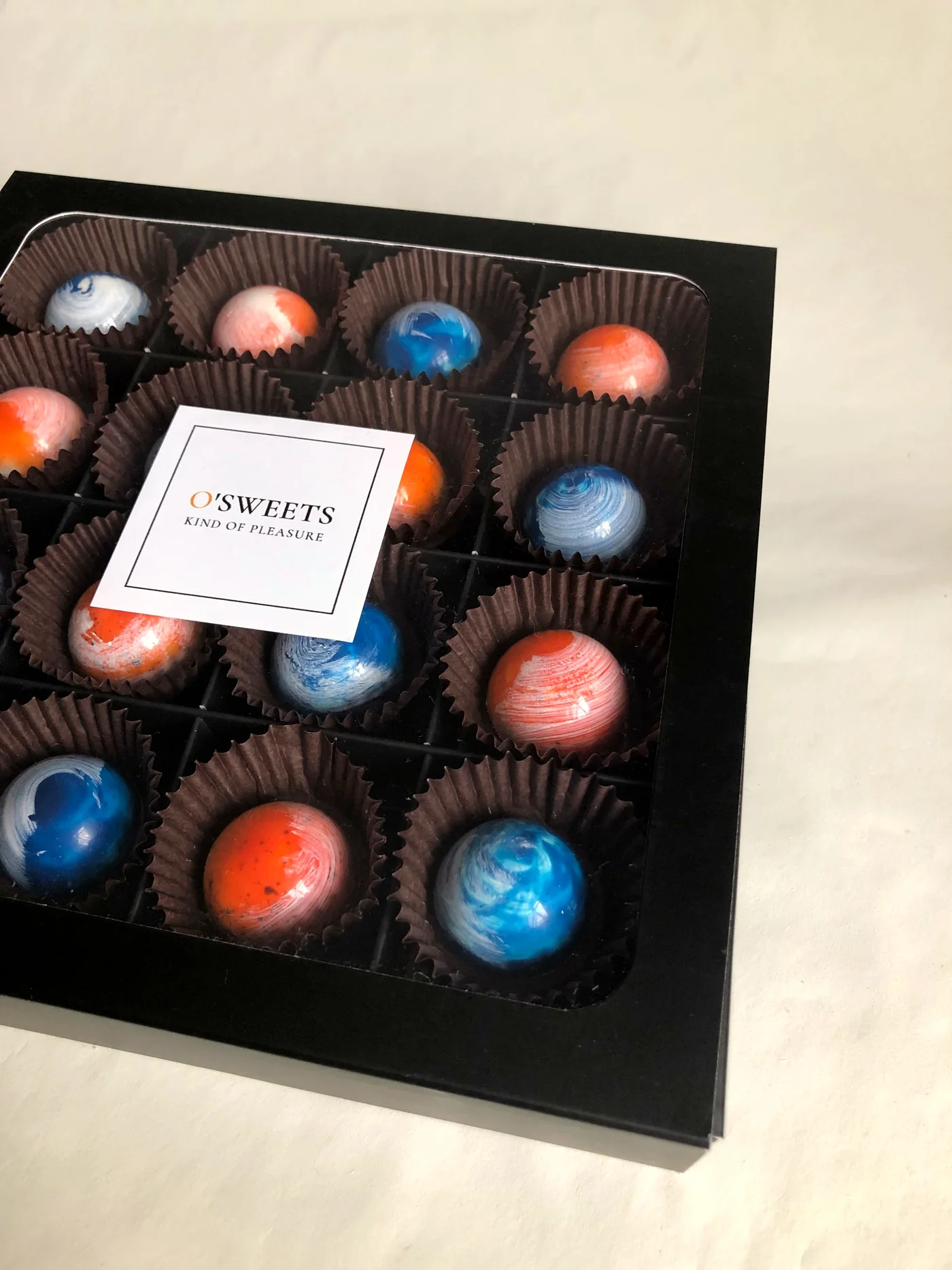 Caixa de bombons sortidos aberta